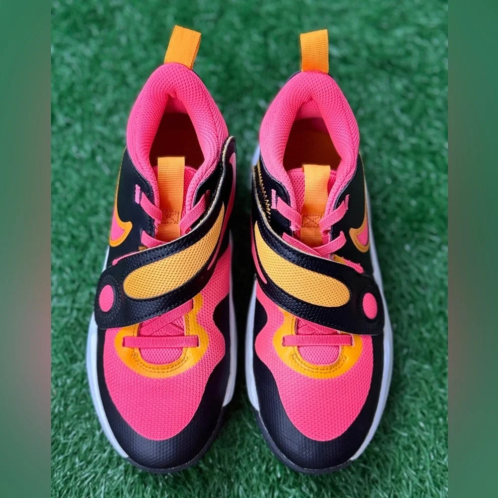 Nike Team‎ Hustle D 11 Grade School DV8996-001 (Black/HOT Punch-VI), Size 4.5Y